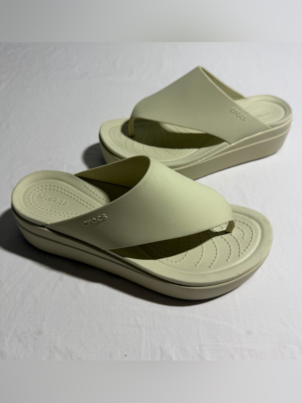 Crocs Women's Brooklyn Slip-On Flip Sandals - Picture 2 of 10